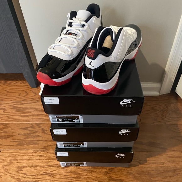 🚨 Jordan 11 Low Concord Bred 🔥 - Picture 2 of 2